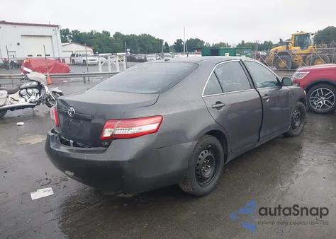 2010 Toyota Camry Se/Le/Xle z USA, uszkodzony, nr VIN 4T1BF3EK2AU004690